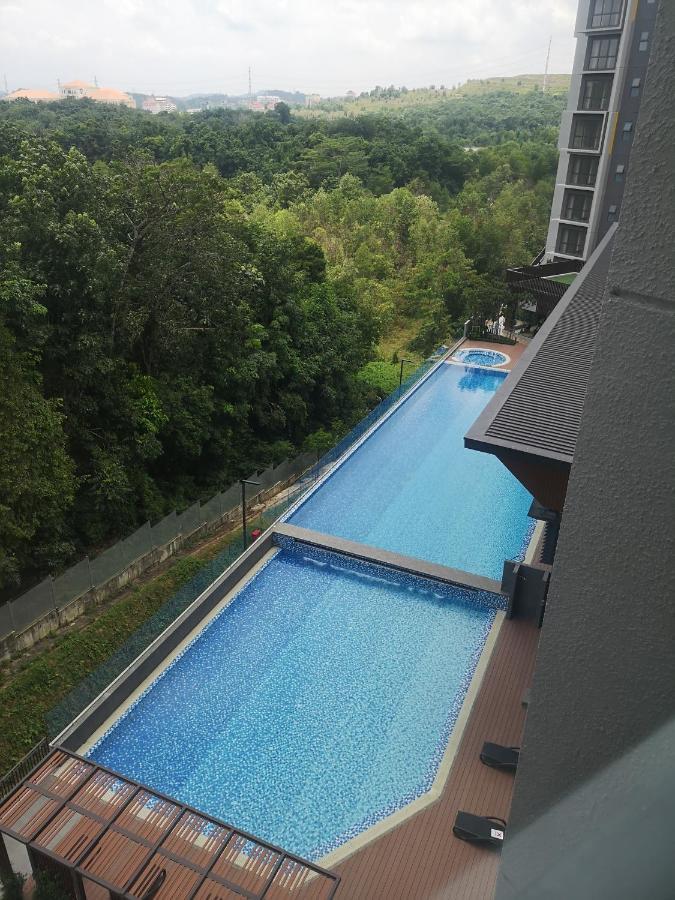 Stayje Putrajaya, 5 Minutes To Ioi City Mall, Wifi , Netflix, Free Parking Exterior photo